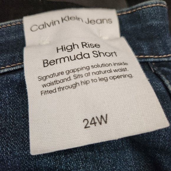 NWT Calvin Klein plus size Jean Shorts. Size 24 W. Dark blue denim - Picture 7 of 9